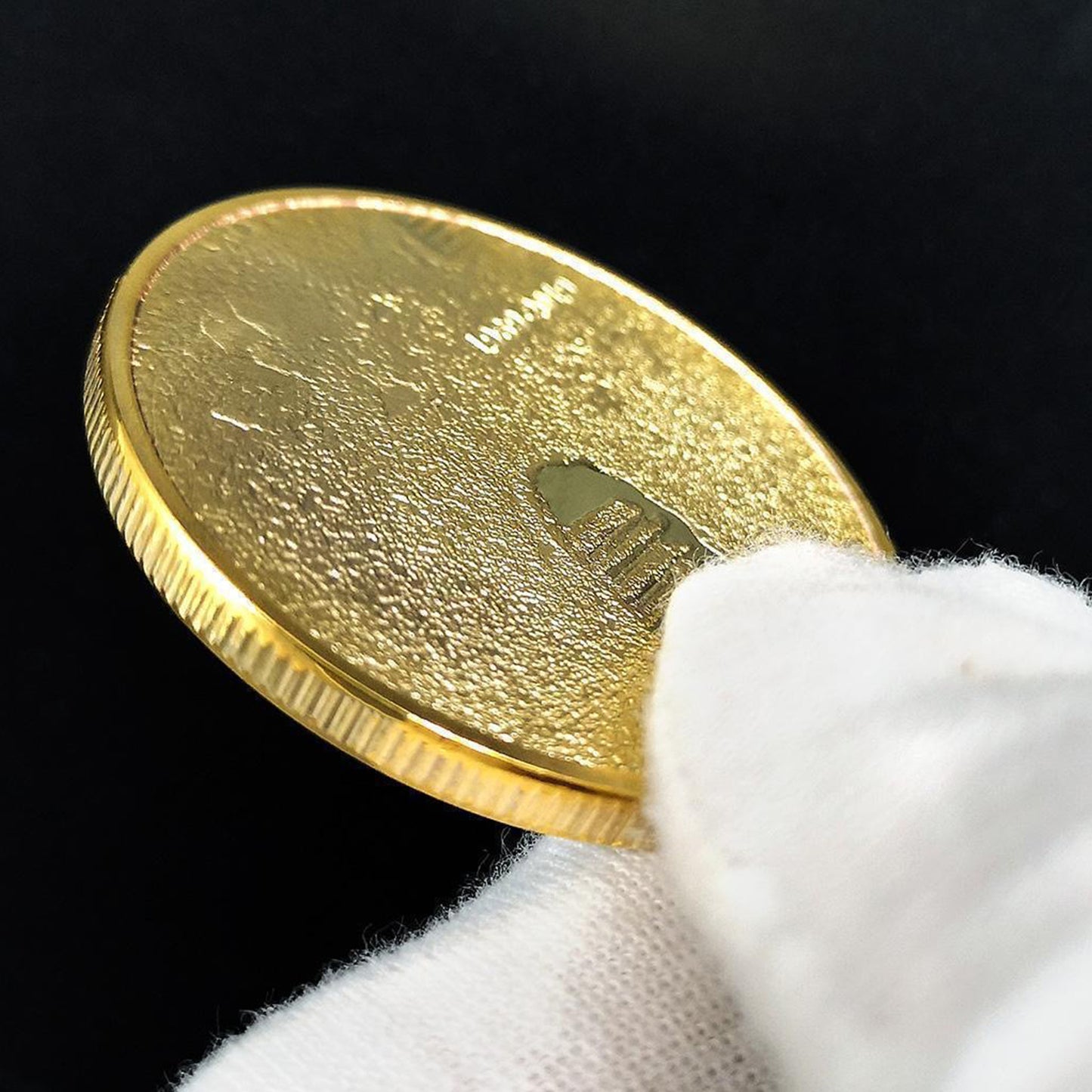 Commemorative Moon Landing Gold Coin – 50th Anniversary Apollo 11, 2-Sided Design with Earth & Lunar Surface
